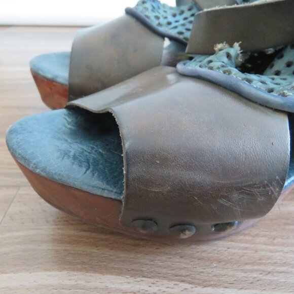 FREE PEOPLE Rendering Perforated Leather Buckle Heel Platform Clogs Boho 7.5 - Picture 3 of 16